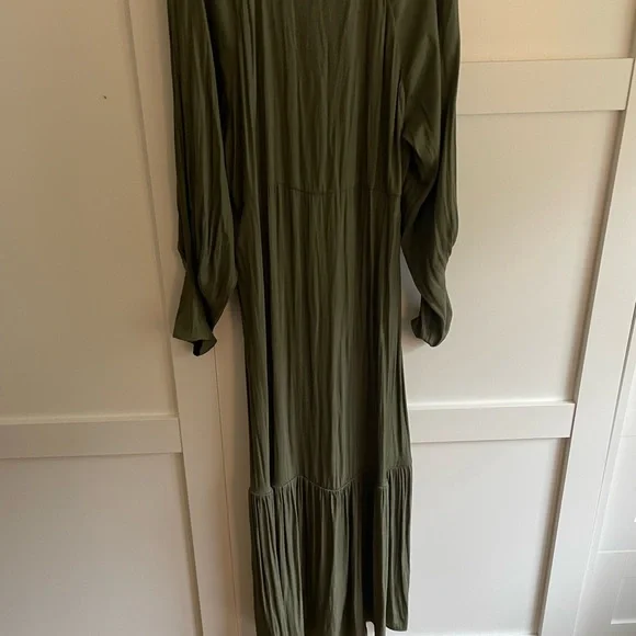 Banana Republic green dress - Picture 7 of 7